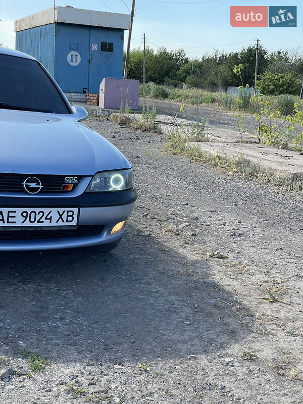 Седан Opel Vectra 1997 в Славянске