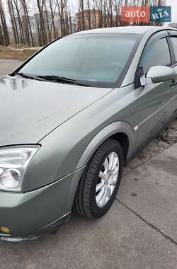 Седан Opel Vectra 2004 в Горішніх Плавнях