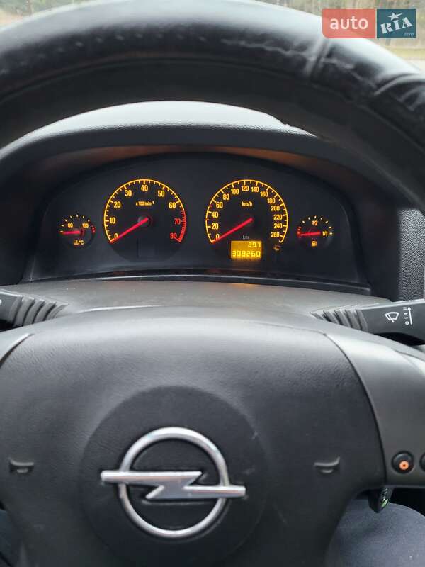 Седан Opel Vectra 2004 в Горишних Плавнях