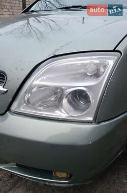 Седан Opel Vectra 2004 в Горішніх Плавнях