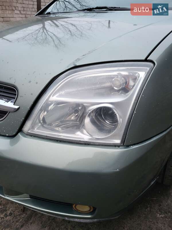 Седан Opel Vectra 2004 в Горишних Плавнях