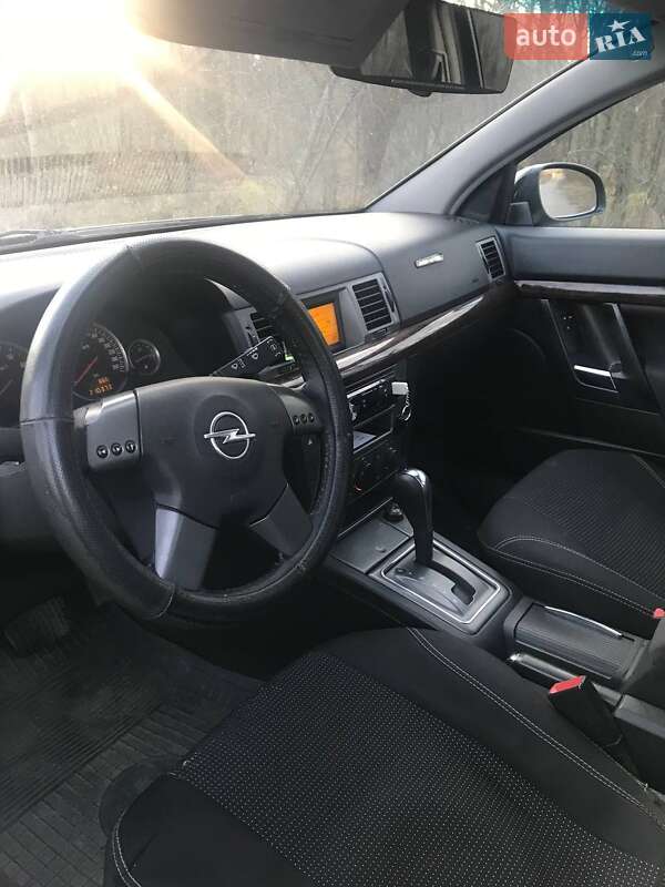 Седан Opel Vectra 2004 в Кривому Розі