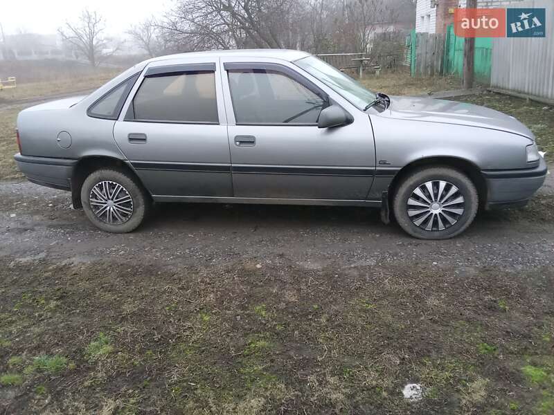 Седан Opel Vectra 1990 в Краснограде фото Седан Opel Vectra 1990 в Краснограде