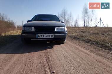 Седан Opel Vectra 1990 в Пулинах