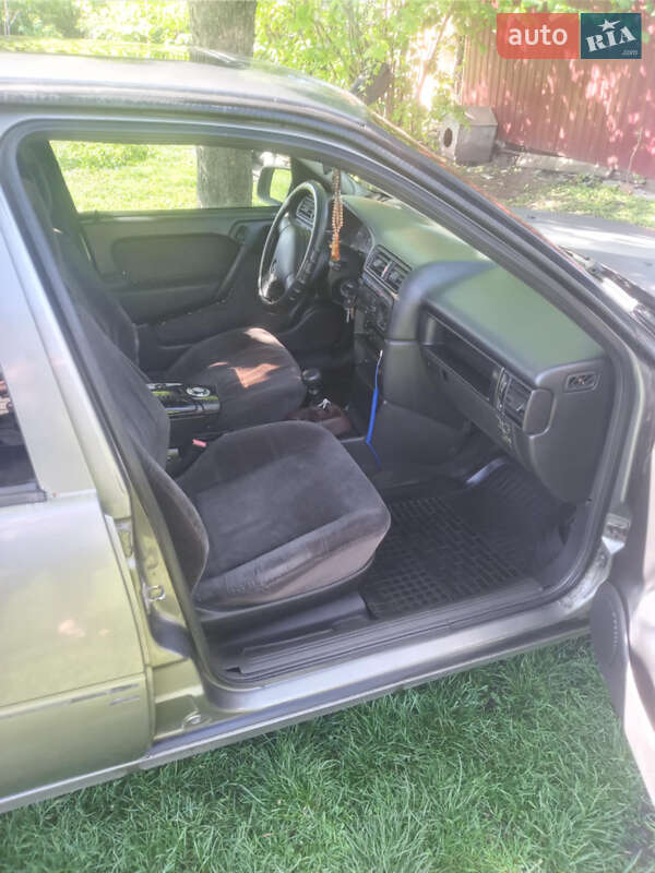 Седан Opel Vectra 1989 в Ичне
