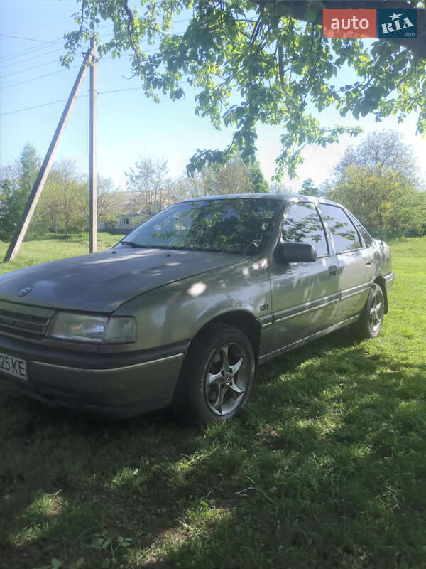 Седан Opel Vectra 1989 в Ичне