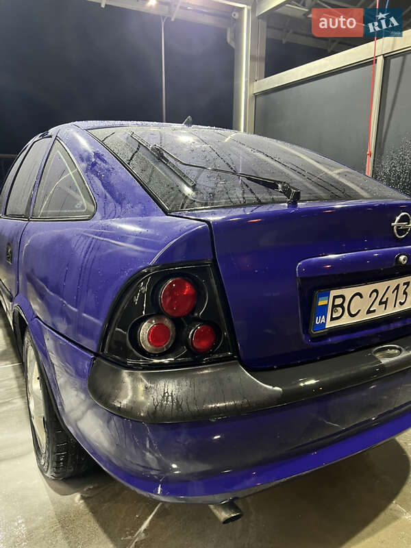 Лифтбек Opel Vectra 1996 в Львове