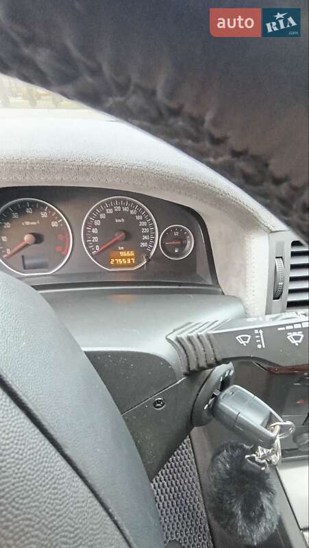 Седан Opel Vectra 2004 в Радехові