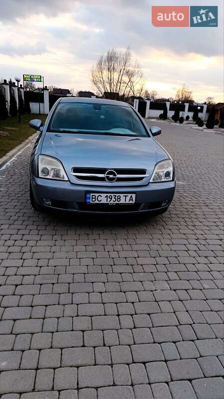 Седан Opel Vectra 2004 в Радехові