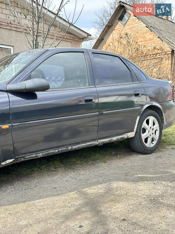 Седан Opel Vectra 1999 в Литине