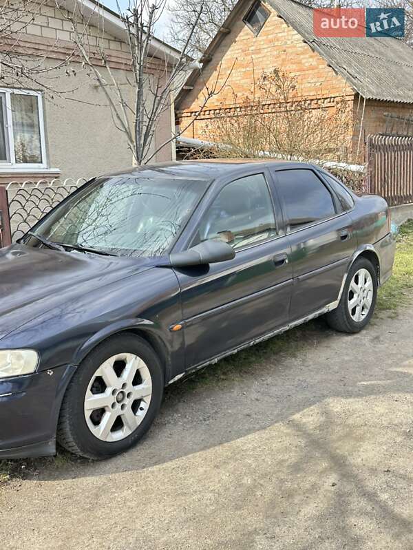 Седан Opel Vectra 1999 в Литине