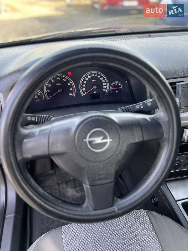 Седан Opel Vectra 2006 в Івано-Франківську