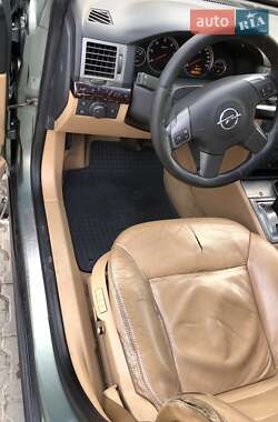 Седан Opel Vectra 2004 в 