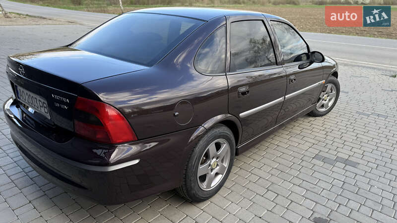 Седан Opel Vectra 2000 в Хусте