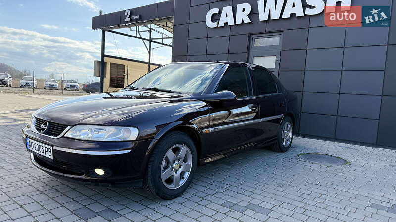 Седан Opel Vectra 2000 в Хусте
