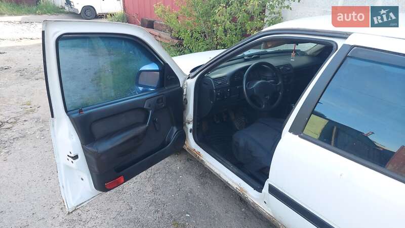 Седан Opel Vectra 1990 в Львове