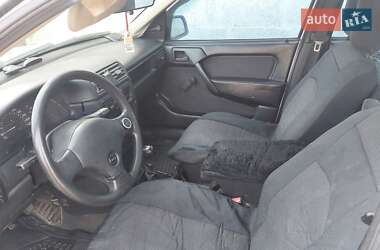 Седан Opel Vectra 1990 в Львове