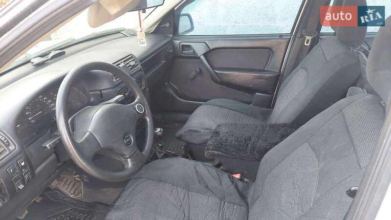 Седан Opel Vectra 1990 в Львове