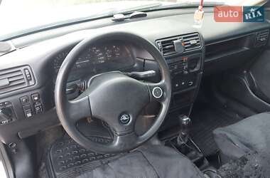 Седан Opel Vectra 1990 в Львове