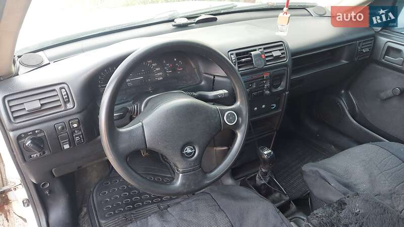 Седан Opel Vectra 1990 в Львове