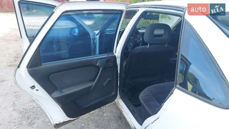 Седан Opel Vectra 1990 в Львове