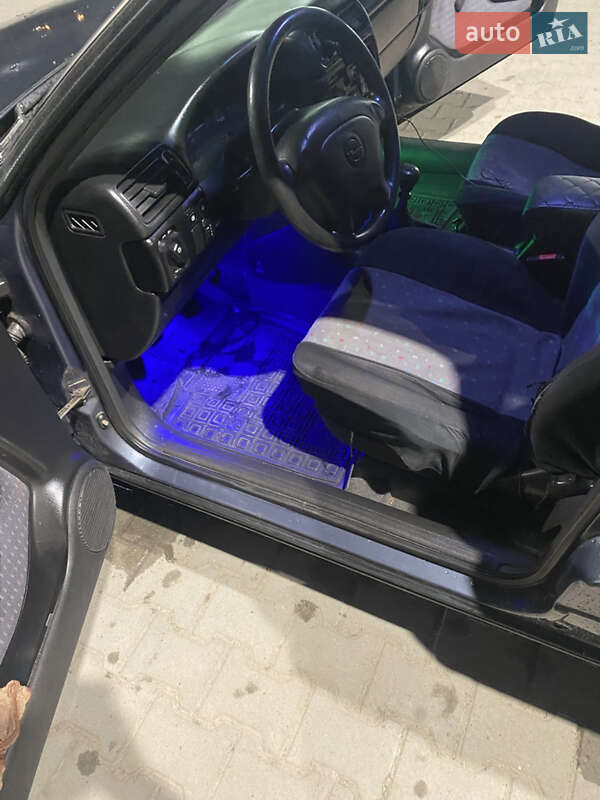 Седан Opel Vectra 1995 в Львове фото 6 Седан Opel Vectra 1995 в Львове