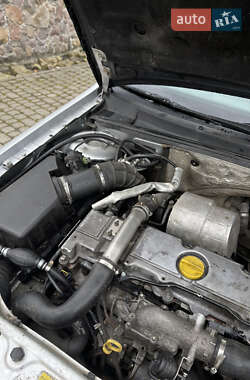 Лифтбек Opel Vectra 2003 в 
