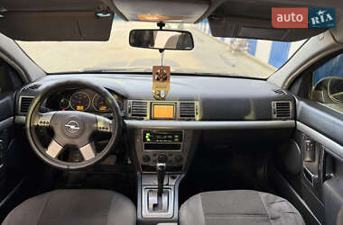 Седан Opel Vectra 2004 в 