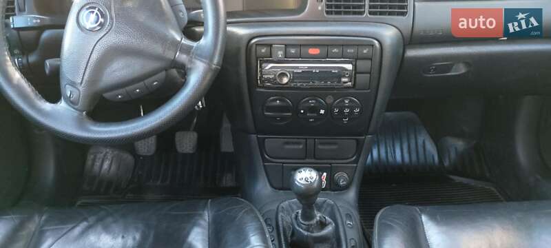 Седан Opel Vectra 2000 в Коростені