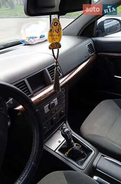 Седан Opel Vectra 2005 в 