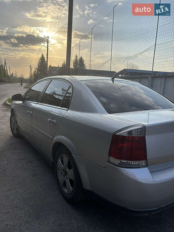 Седан Opel Vectra 2004 в Змиеве