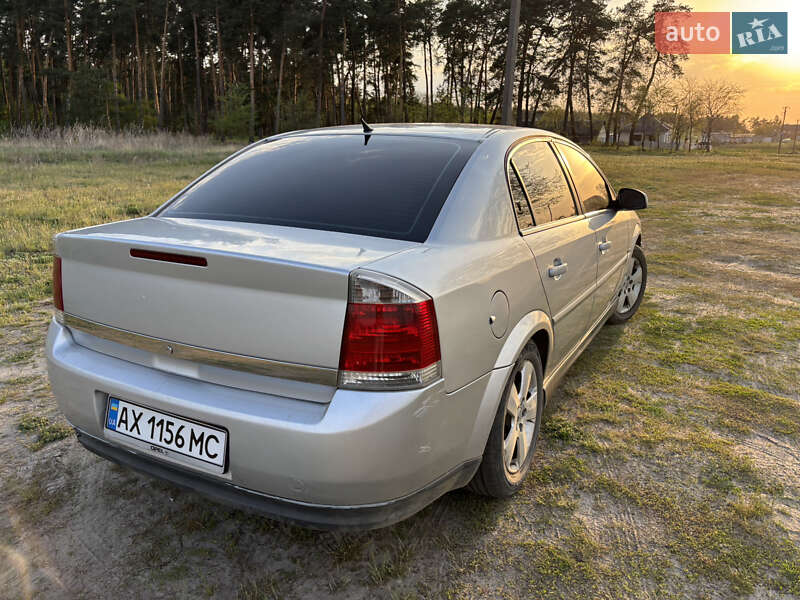 Седан Opel Vectra 2004 в Змиеве