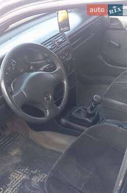 Седан Opel Vectra 1990 в Клевани