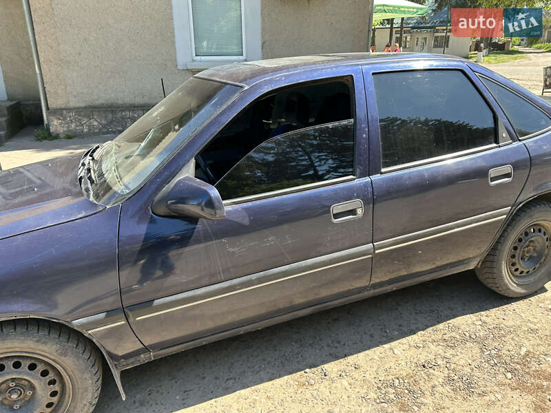 Седан Opel Vectra 1995 в Кицмани