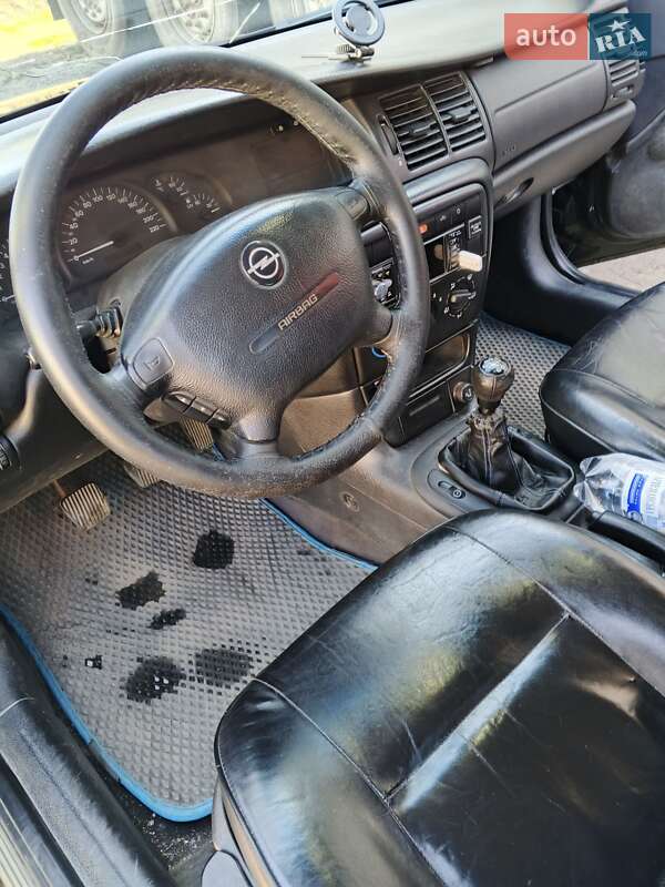 Седан Opel Vectra 1999 в Гнивани