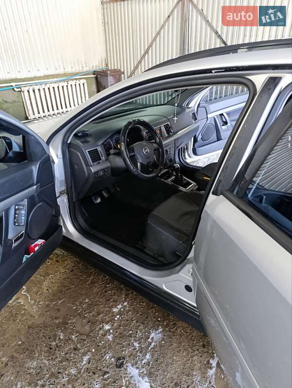 Универсал Opel Vectra 2004 в Черновцах