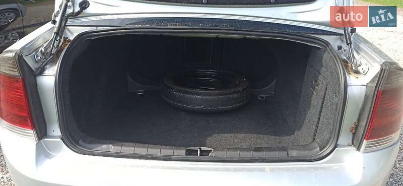 Седан Opel Vectra 2008 в Прилуках