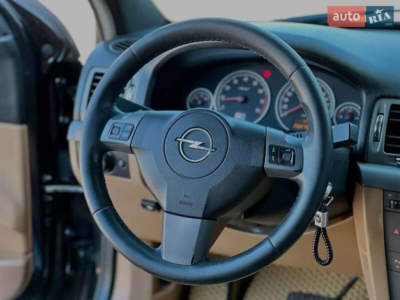 Лифтбек Opel Vectra 2006 в Горишних Плавнях