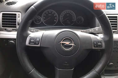 Хэтчбек Opel Vectra 2008 в 