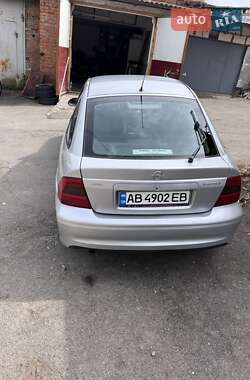 Лифтбек Opel Vectra 2000 в 