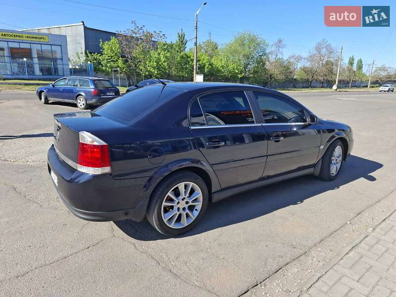 Седан Opel Vectra 2004 в Миколаєві