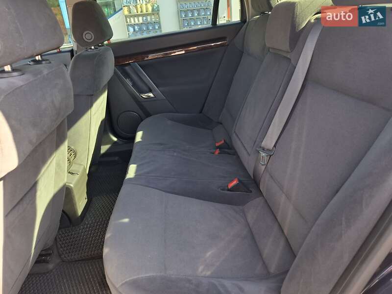 Седан Opel Vectra 2004 в Миколаєві