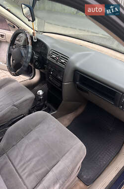 Лифтбек Opel Vectra 1990 в 