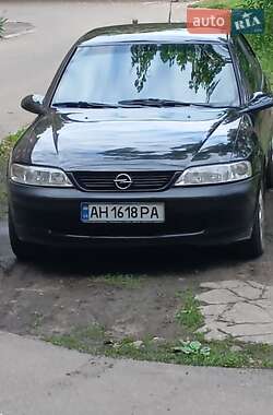 Седан Opel Vectra 1997 в Краматорске