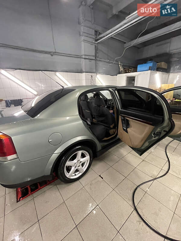 Седан Opel Vectra 2004 в Львове