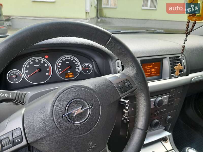 Седан Opel Vectra 2005 в Киеве