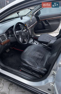 Седан Opel Vectra 2005 в 