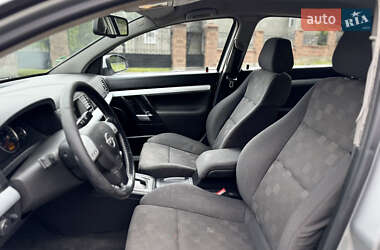 Седан Opel Vectra 2004 в 