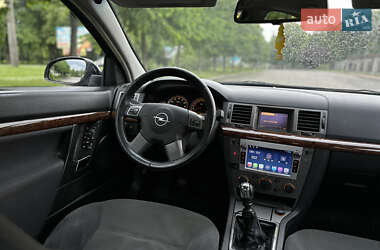 Седан Opel Vectra 2004 в 