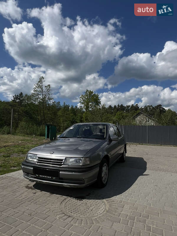 Седан Opel Vectra 1992 в Яворове